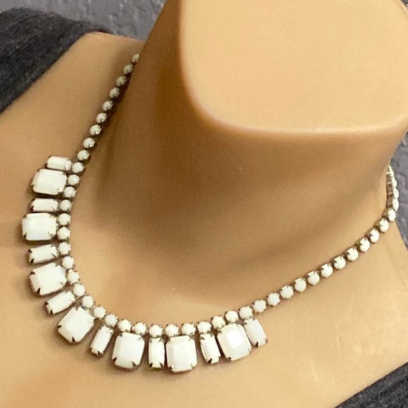 WEISS - vintage 50’s signed necklace w white milk glass rhinestones & hook clasp - Picture 16 of 16